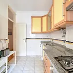 Δωμάτια σε οικογενειακή κατοικία Private With Balcony In A Coliving - Lisboa