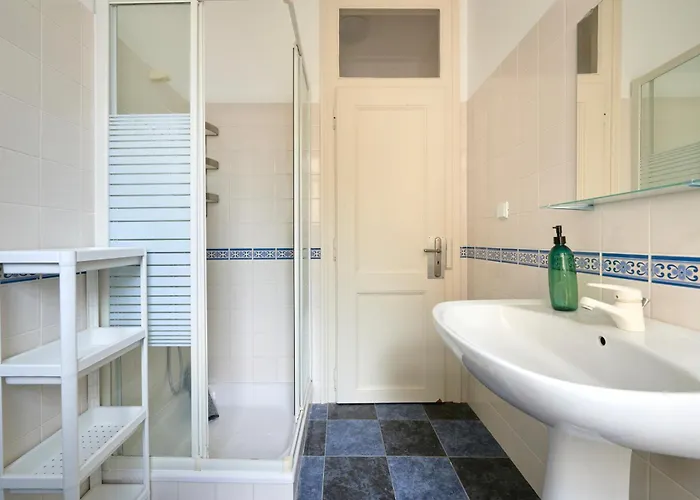 Private With Balcony In A Coliving - Pansiyon